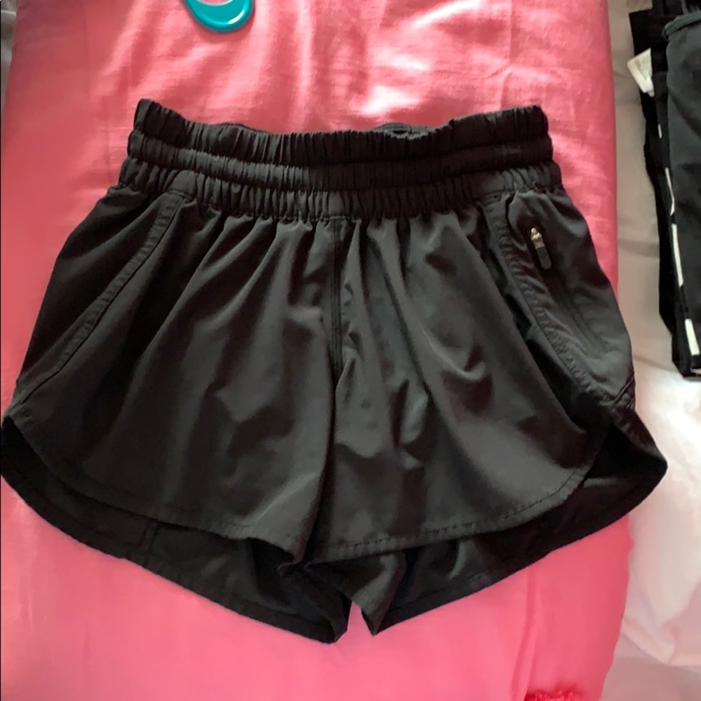 Lululemon black Tracker shorts